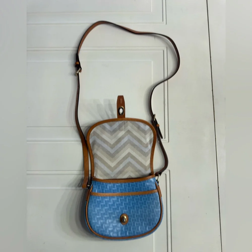 Dooney & Bourke Claremont Field Bag Light Blue Woven Leather Crossbody Purse - Picture 4 of 9